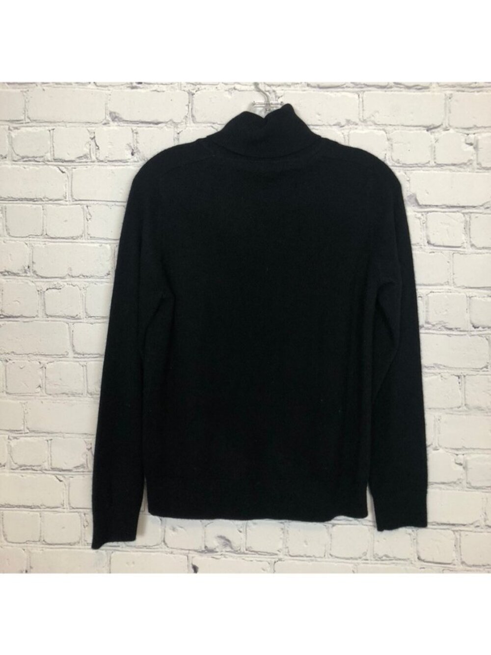 Quince 100% Cashmere Black Sweater Size M Turtleneck - Picture 3 of 6